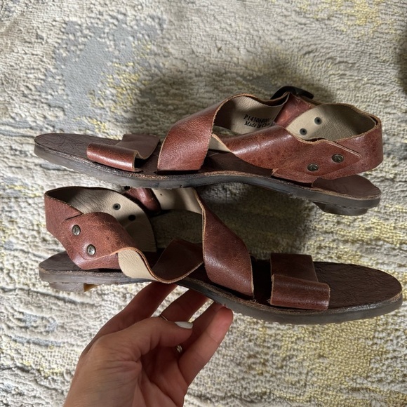 Fly London Sandals Bian flats Leather Sandals Brown strappy gladiator 40 9 9.5 - Picture 4 of 13